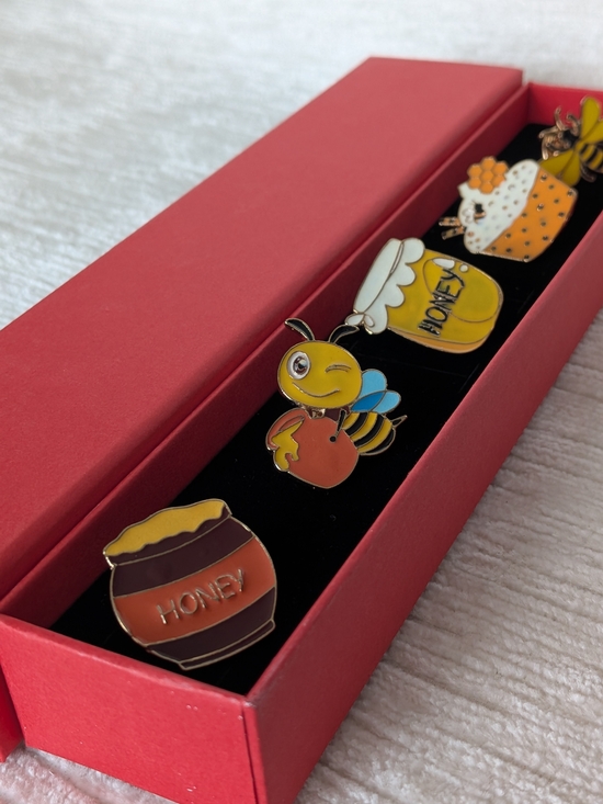 Jewelry - Honey Bee Metal Enamel Pins Set Of 5 Bumblebees Honey Pots Cupcake